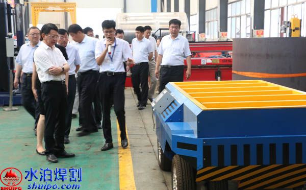 AGV機(jī)器人持續(xù)火熱，新領(lǐng)域帶來(lái)發(fā)展新機(jī)遇，水泊焊割自主研發(fā)的AGV小車(chē)